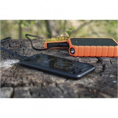 Logotrade Werbegeschenke das Foto: Xtorm XR201 Xtreme 20 W 10.000 mAh QC3.0 wasserdichte, robuste Powerbank mit Taschenlampe