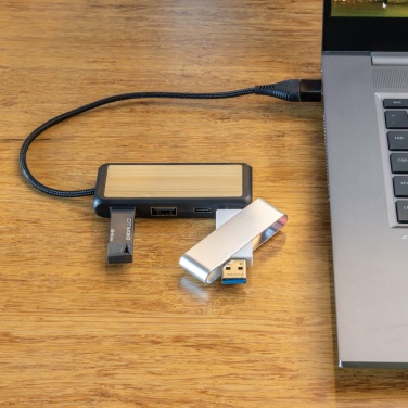 Logotrade Werbegeschenke das Foto: Link Dual Input USB Hub aus RCS rec. Kunststoff und Bambus