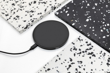 : 10W Wireless Charger aus RCS Standard recyceltem Kunststoff