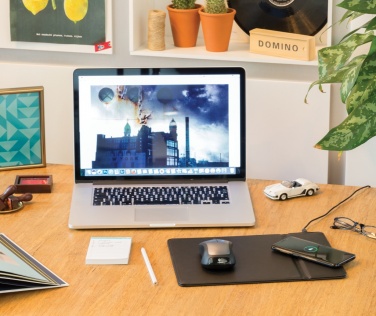 Logotrade Werbegeschenke das Foto: Mousepad mit Wireless-5W-Charging Funktion