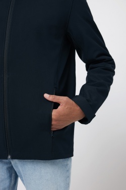 Logotrade Werbegeschenke das Foto: Iqoniq Makalu Herren Softshelljacke aus recyceltem Polyester