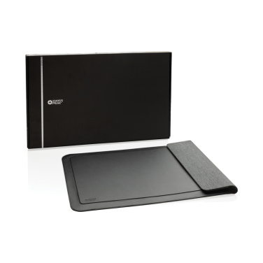 Logotrade Werbegeschenke das Foto: Swiss Peak magnet. 15,6" Laptop-Sleeve mit 15W Ladefunktion