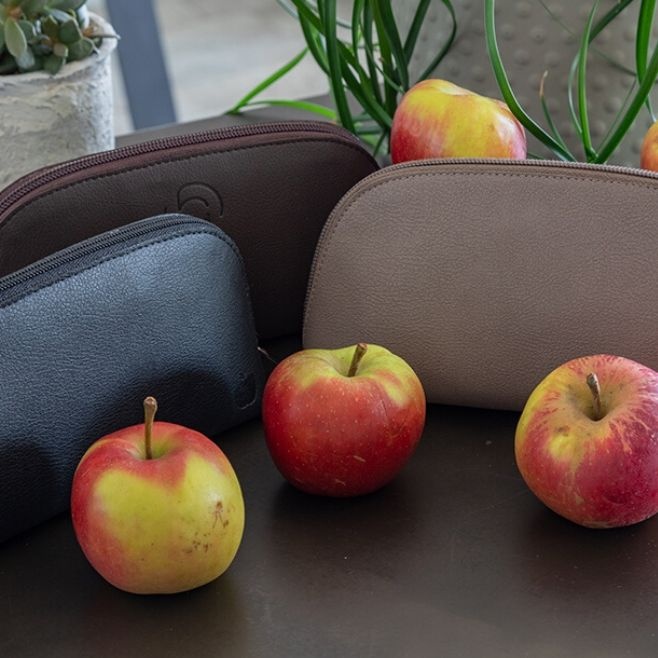 Logo trade corporate gifts image of: Apple Leather Toiletry Bag