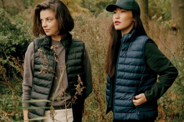 Logo trade reklaamtooted foto: Iqoniq Meru naiste taaskasutatud polüestrist vest