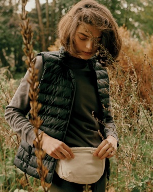 Logotrade ärikingitused pilt: Iqoniq Meru naiste taaskasutatud polüestrist vest