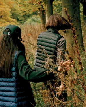 Logo trade ärikingid foto: Iqoniq Meru naiste taaskasutatud polüestrist vest