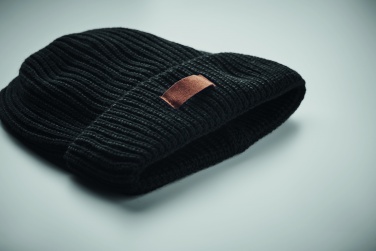 Logotrade reklaamkingituse foto: Talvekomplekt taaskasutatud materjalist, kindad, müts ja sall