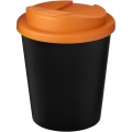 Americano® Espresso Eco 250 ml kahvimuki kierrätetystä materiaalista. Läikkymätön kansi. , Tasainen musta/oranssi