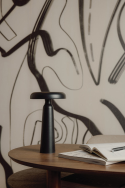 Logotrade liikelahjat kuva: VINGA Avery RCS pöytävalaisin