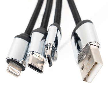 Logo trade mainostuote kuva: 4-in-1-kaapeli, jossa on koristeltu logo puukotelossa