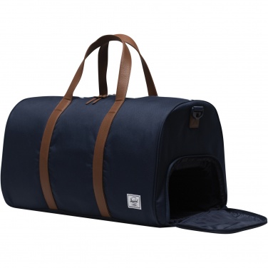 Logotrade ziemassvētku dāvanas foto: Herschel Novel™ otrreizēji pārstrādāta duffle soma 43L