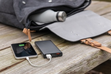 Logotrade Ideja dāvanas foto: Alumīnija 18W 10 000 mAh PD Powerbank