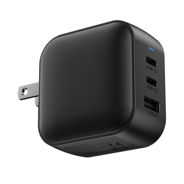 Logotrade korporatīvās dāvanas foto: Urban Vitamin Santa Cruz RCS rplastc 70W GAN lādētājs