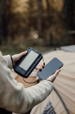 Logotrade logo dāvanas foto: Nordic Drift Titan 10.000mAh saules enerģijas lādētājs ar 3 paneļiem