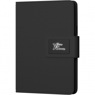 Logotrade reklamprodukter bild: SCX.design O16 light-up A5-anteckningsbok med powerbank