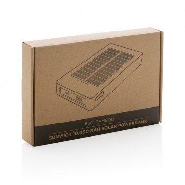 Logotrade kampanjprodukter bild: Sunwick 10.000mAh solcellspowerbank i bambu