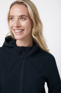 Logotrade kampanjprodukter bild: Iqoniq Makalu soft shell damjacka i återvunnen polyester