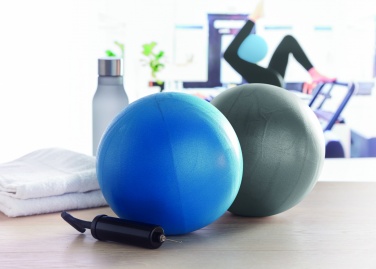 Logotrade profilprodukter bild: Liten pilatesboll med pump