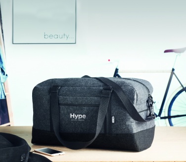 Logotrade presentreklam bild: Weekend bag i RPET-filt