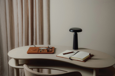 Logotrade profilprodukter bild: VINGA Avery RCS bordslampa