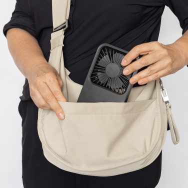 Logotrade profilprodukter bild: Aervina laddningsbar bordsfläkt i RCS återvunnen plast